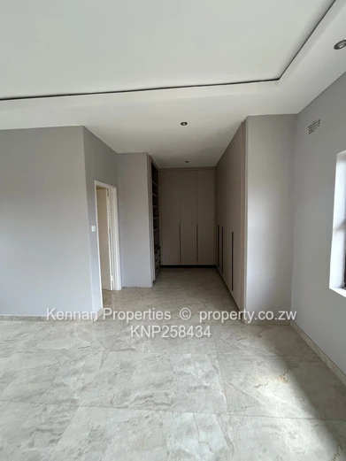 Luxury Modern Living – Close To Westgate Shopping Centre