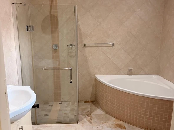 3 Bedroom Flat & Apartment
