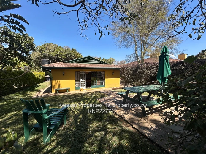 Quaint Fully Furnished Serviced Cottage (Sole Mandate)