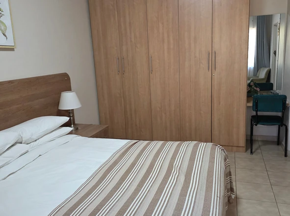 2 Bedroom Flat & Apartment