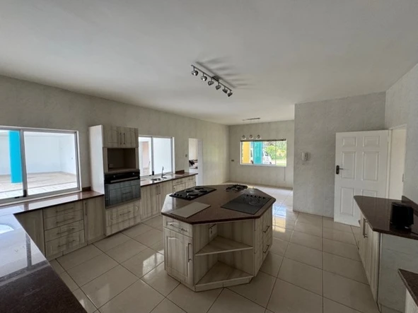 6 Bedroom House