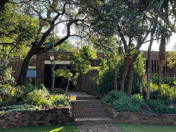 Solid House set in a beautiful garden - Mandara.