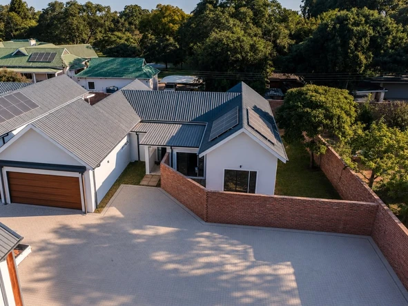 3 Bedroom Flat & Apartment