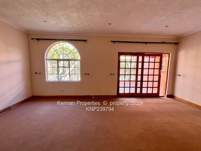 House For Sale in Glen Lorne!