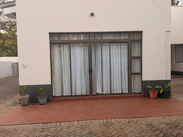 3 Bedroom Flat & Apartment