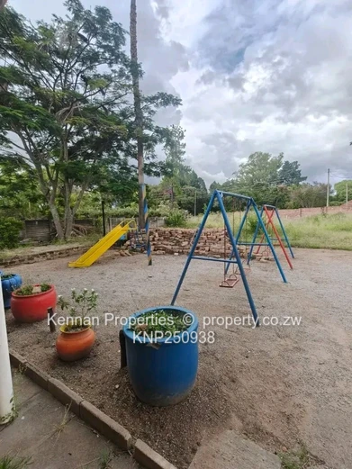 Hatfield 4-Bed Townhouse in a Complex 