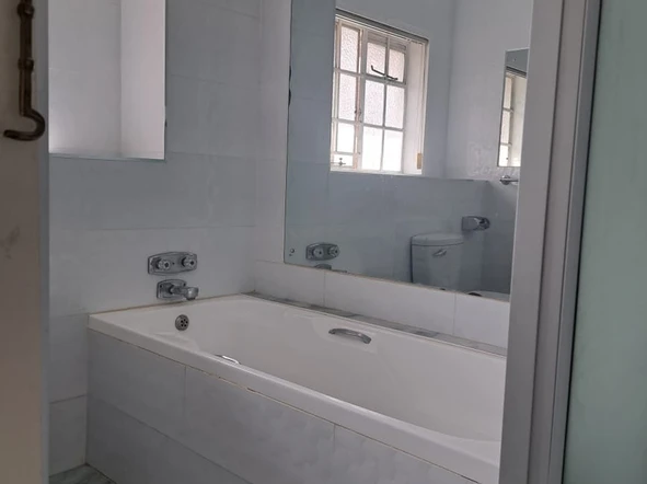 2 Bedroom Flat & Apartment