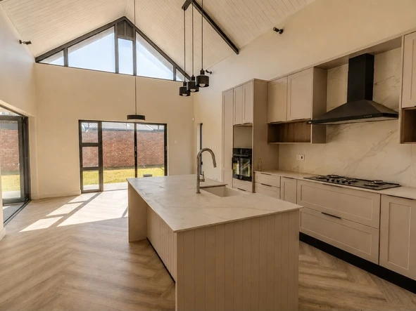 3 Bedroom Flat & Apartment