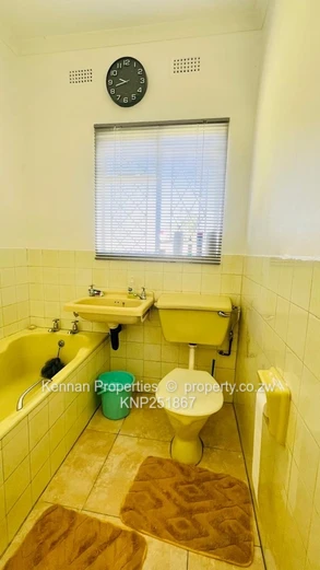 Family home on 4900 sqm of land with good water  (Sole Mandate)