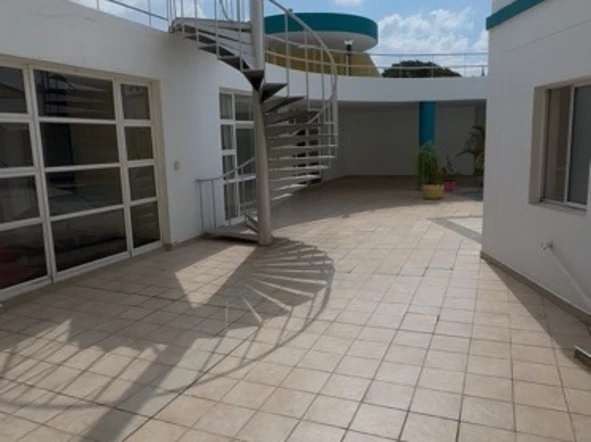 6 Bedroom House