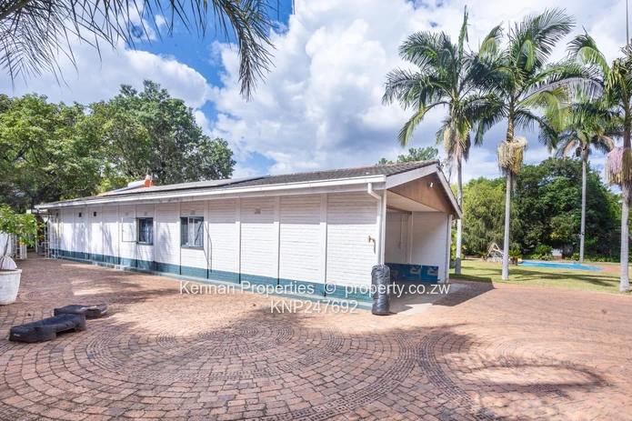 Four bedroom home in an excellent location with a cottage, pool and a good borehole (Sole Mandate)
