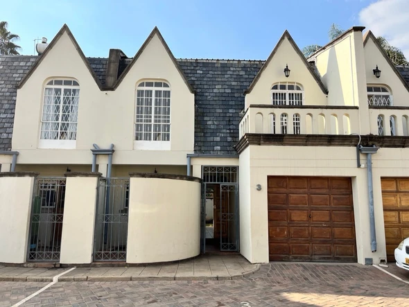 Neat duplex townhouse available immediately 