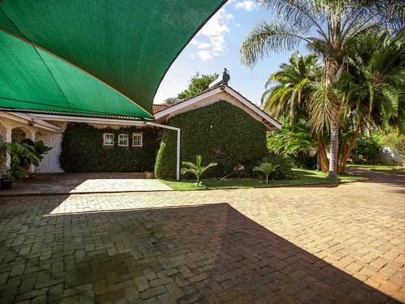 6 Bedroom House