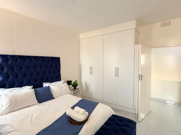 2 Bedroom Flat & Apartment