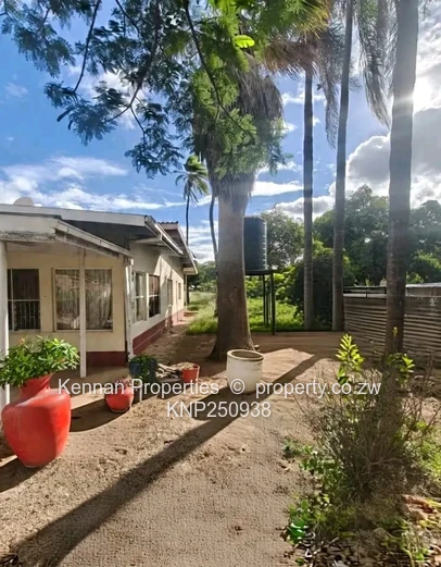 Hatfield 4-Bed Townhouse in a Complex 