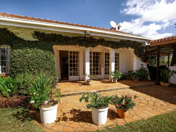 6 Bedroom House