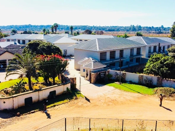 2 Bedroom Flat & Apartment