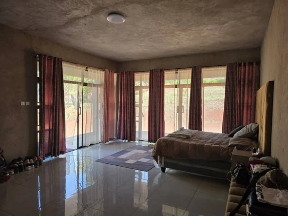 6 Bedroom House