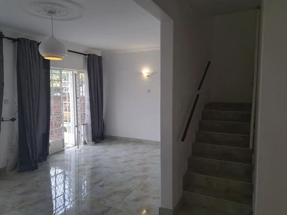 2 Bedroom Flat & Apartment