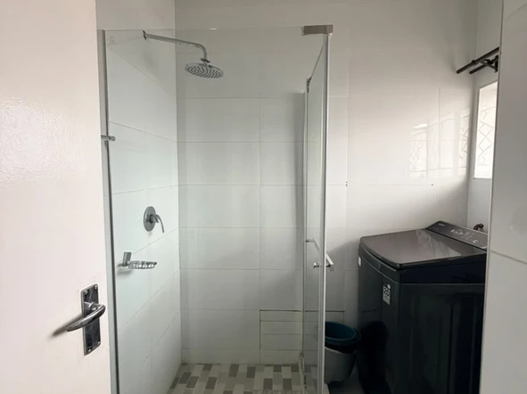 2 Bedroom Flat & Apartment