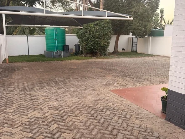 3 Bedroom Flat & Apartment