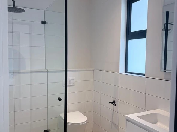 2 Bedroom Flat & Apartment