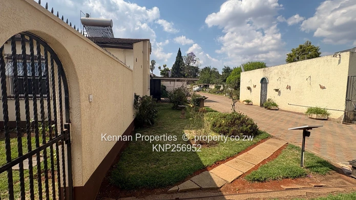 Charming 3-Bedroom Garden Flat In Avondale West (Sole Mandate)