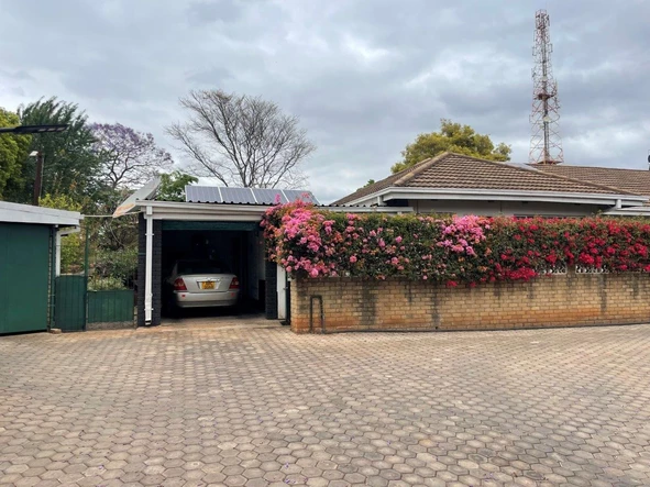 2 Bedroom Flat & Apartment