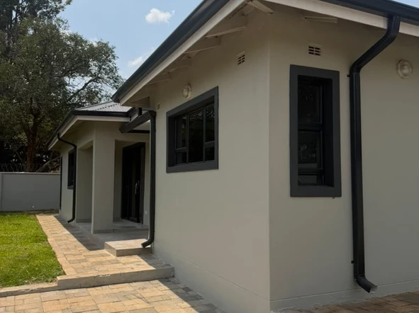 3 Bedroom Flat & Apartment