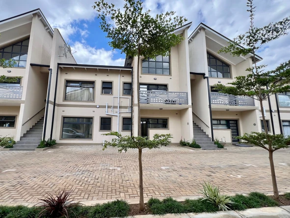 3 Bedroomed Apartment Available to Rent!
