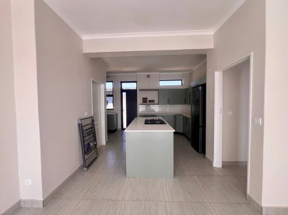 2 Bedroom Flat & Apartment