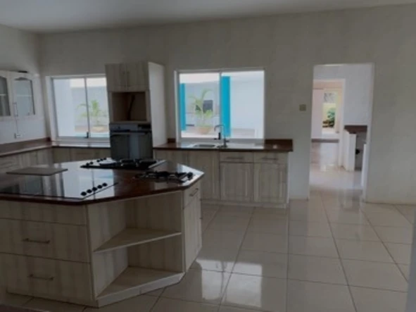 6 Bedroom House