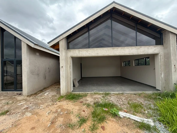4 Bedroom Flat & Apartment