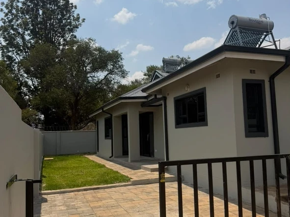 3 Bedroom Flat & Apartment