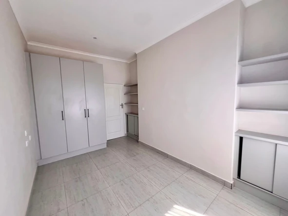 2 Bedroom Flat & Apartment