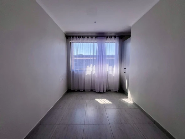 2 Bedroom Flat & Apartment