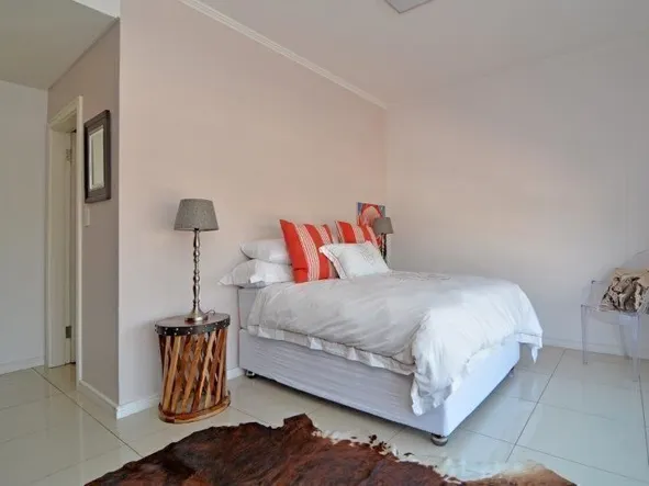 Luxurious upmarket hotel living apartment in Sandton, Johannesburg