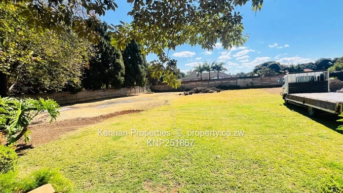 Family home on 4900 sqm of land with good water  (Sole Mandate)