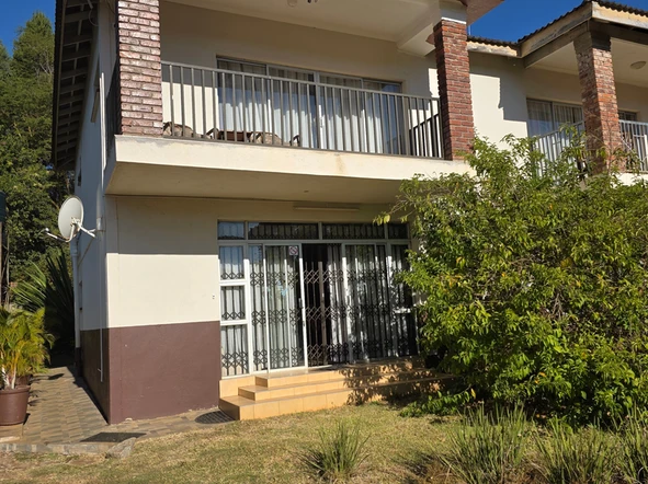 2 Bedroom Flat & Apartment