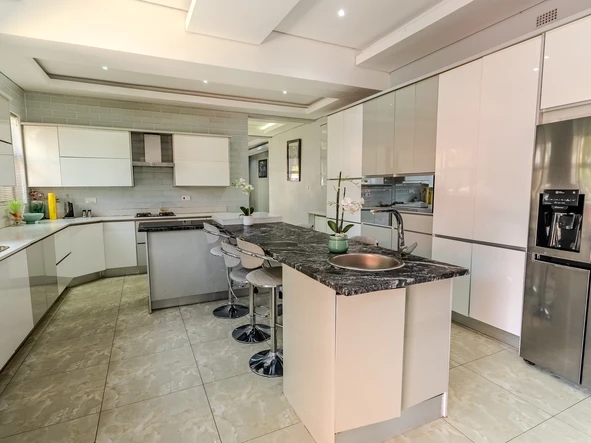 5 Bedroom House