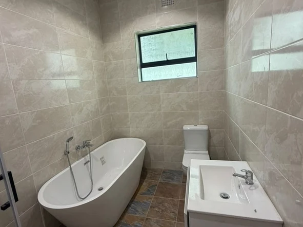 3 Bedroom Flat & Apartment