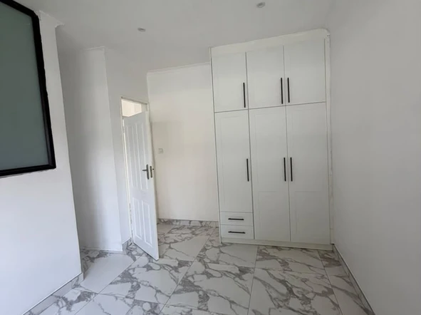 3 Bedroom Flat & Apartment