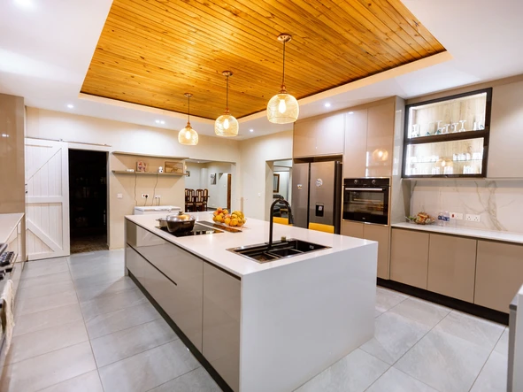 5 Bedroom House