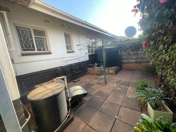 2 Bedroom Flat & Apartment