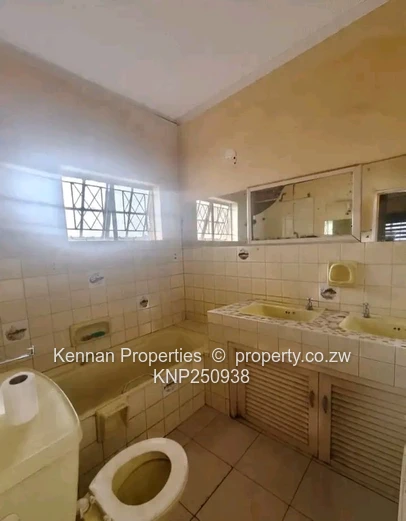 Hatfield 4-Bed Townhouse in a Complex 