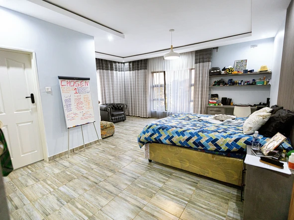 5 Bedroom House
