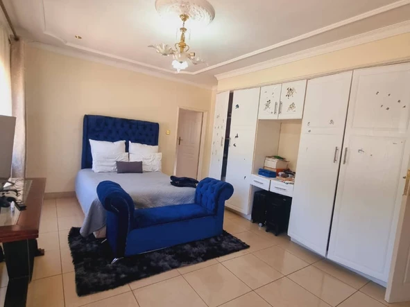 5 Bedroom House