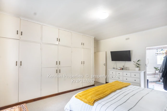 Four bedroom home in an excellent location with a cottage, pool and a good borehole (Sole Mandate)