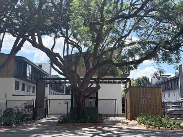 2 Bedroom Flat & Apartment