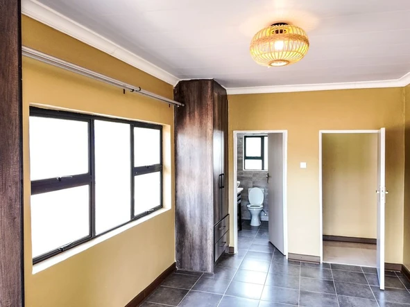 3 Bedroom Flat & Apartment